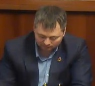 Ответ человека, похожего на депутата от "Единой России" Михаила Мельмана Ответ человека, похожего на депутата от "Единой России" Михаила Мельмана