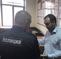 Карпунькин не явился на заседание суда. И тут появился Федяев. Карпунькин не явился на заседание суда. И тут появился Федяев.