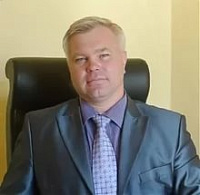 Начальник департамента промышленности Сергей Карпунькин после застолья устроил драку со соседями по даче Начальник департамента промышленности Сергей Карпунькин после застолья устроил драку со соседями по даче